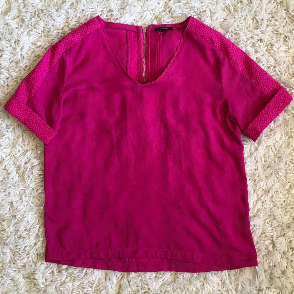 ✨WOMENS DYNAMITE TOP WITH ZIPPER AT BACK